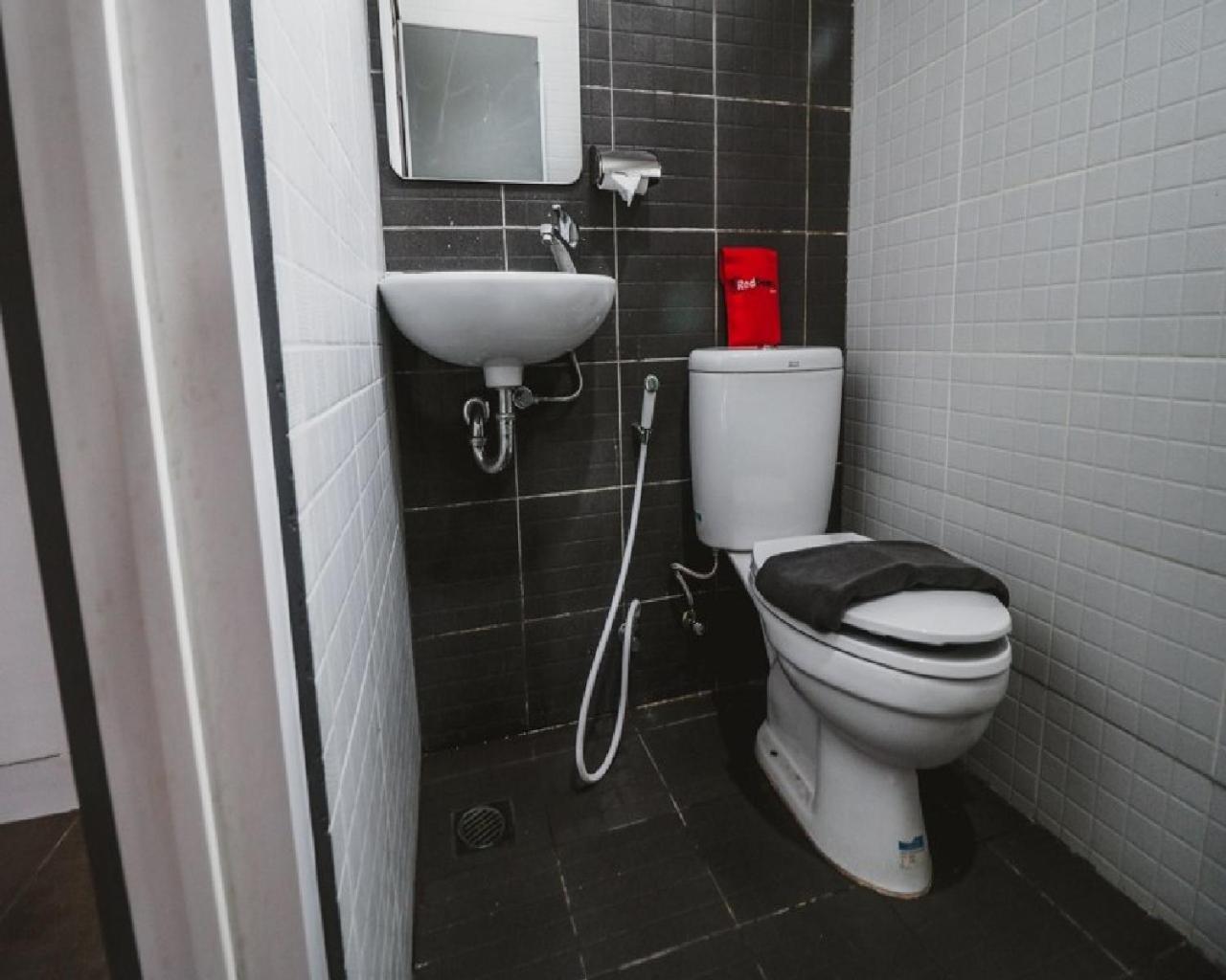 Reddoorz Near Lokasari Square 2* Jakarta