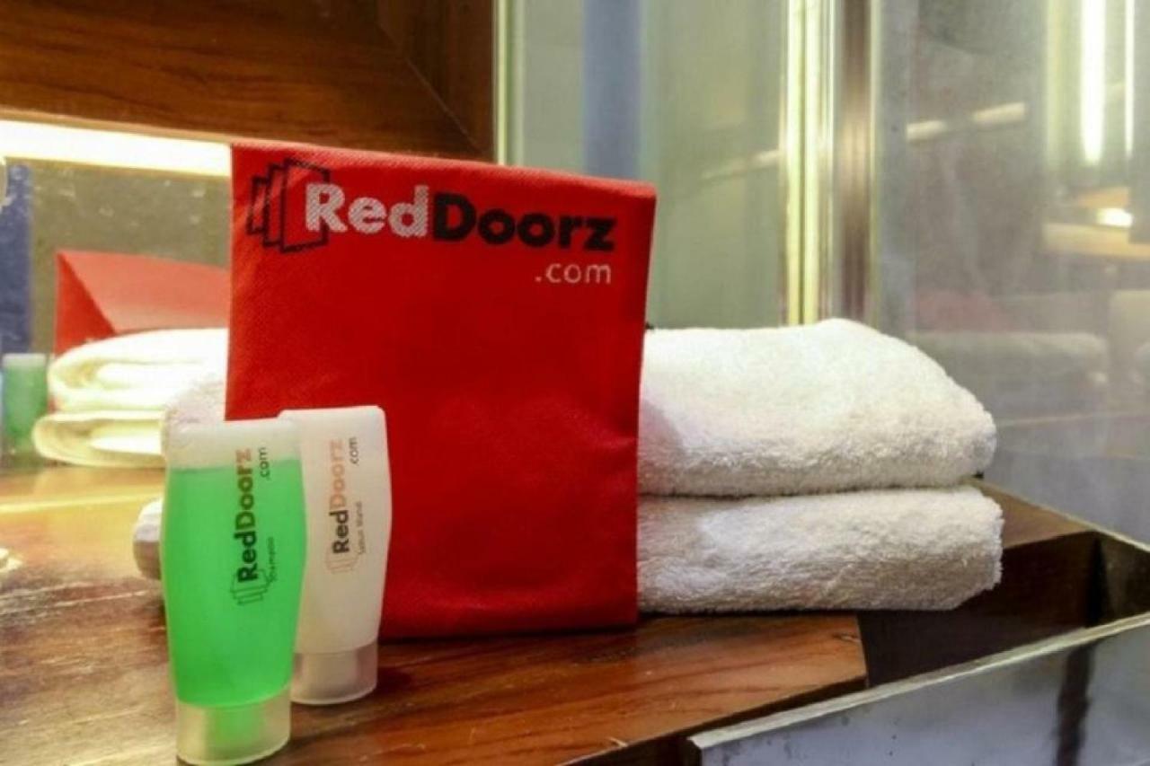 Reddoorz Near Lokasari Square